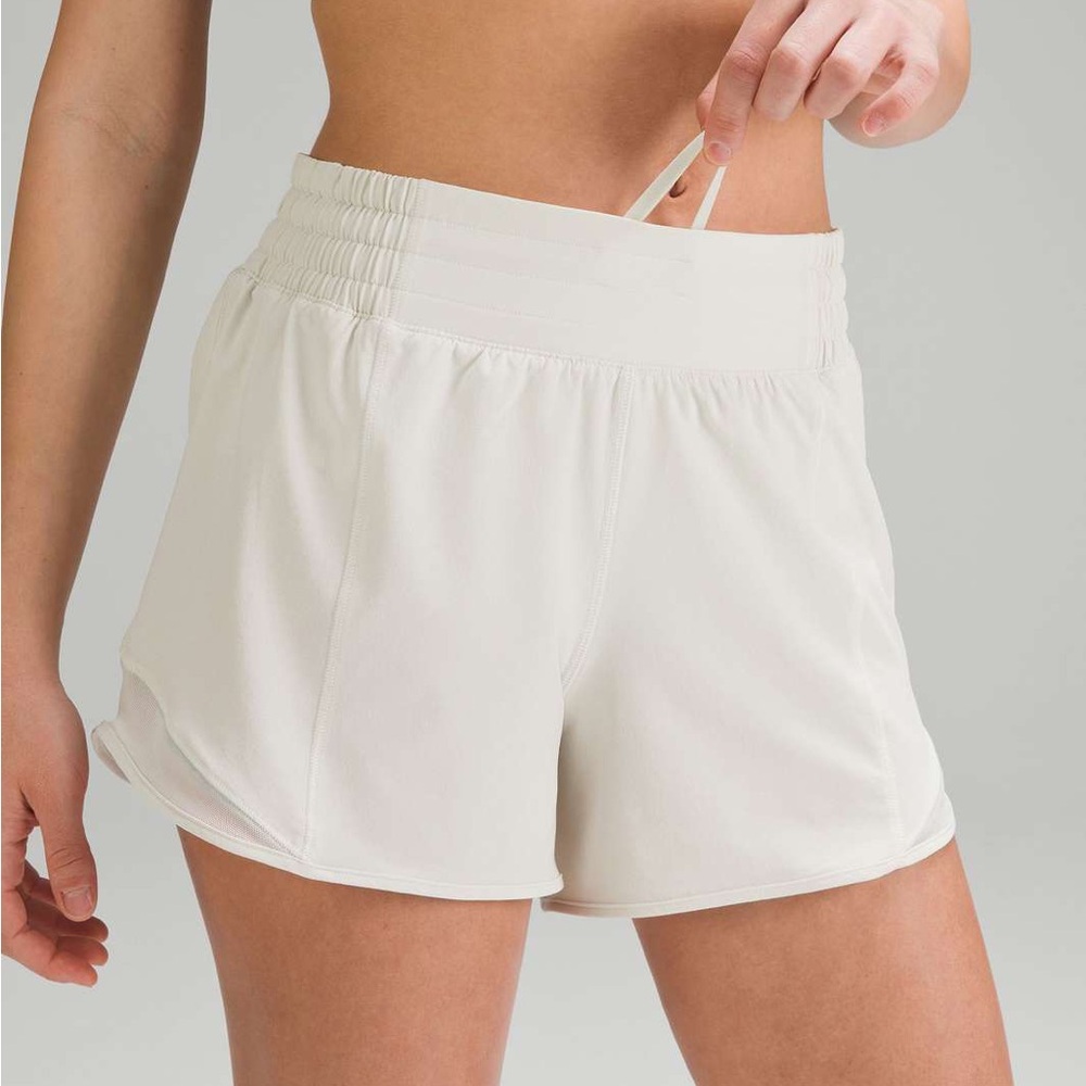 ❌SOLD❌ do not buy Lululemon Hotty Hot High-Rise Lined Short 4"
Bone size 8